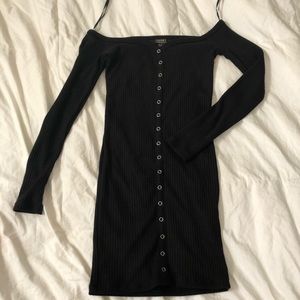 Im selling this dress because isn’t my size